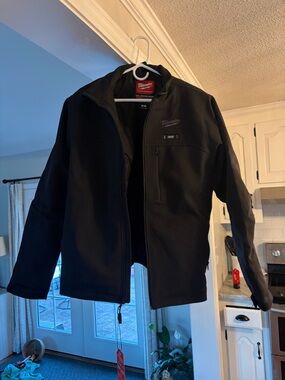 Milwaukee Men’s L Toughshell heated M12 jacket battery charger NWT